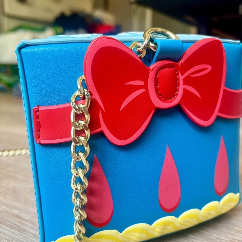 Loungefly Snow White Cake Slice Crossbody Bag (New with tags)